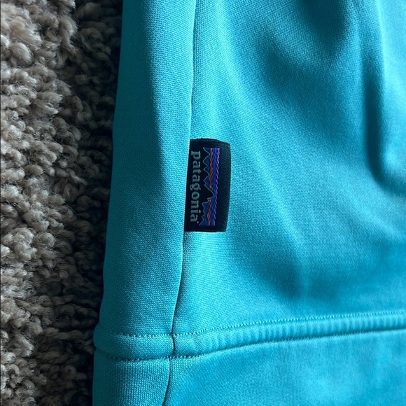 Host Pick - Patagonia Turquoise Hoodie with Yellow Logo - Picture 7 of 9